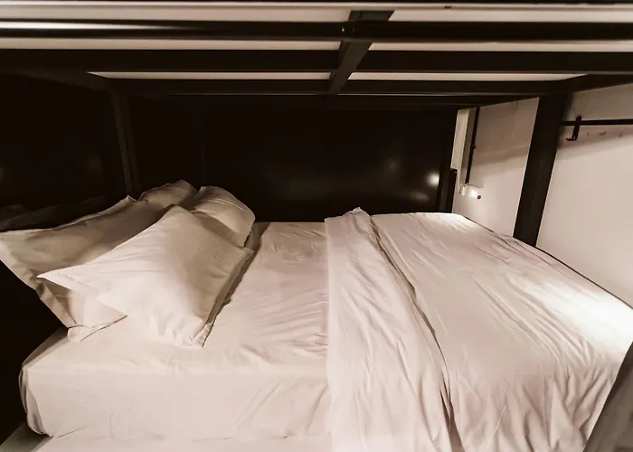 7 Wonders @ Boat QuayHostel